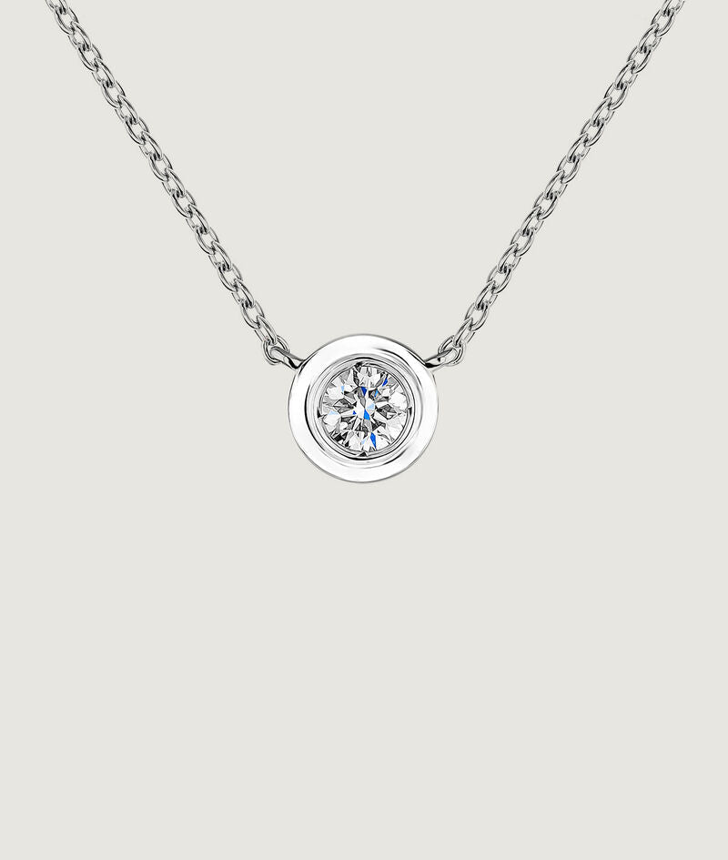 Colgante de oro blanco de 18K con diamante