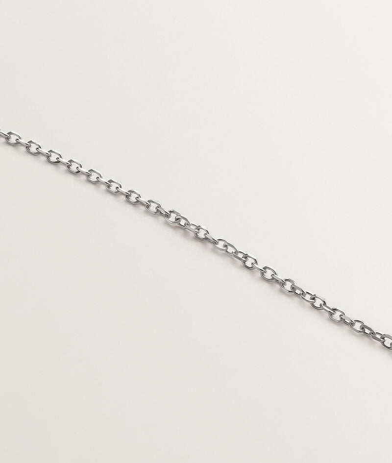 Colgante de oro blanco de 18K con zafiro y diamante
