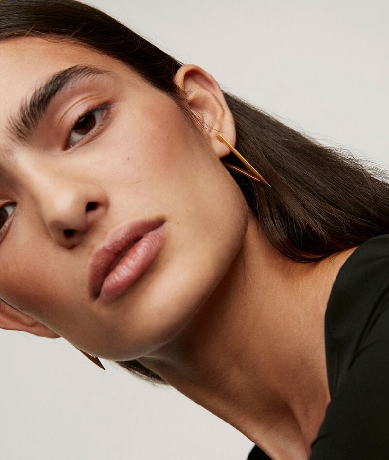 Pendientes grandes triangulares de plata 925 bañada en oro amarillo de 18K