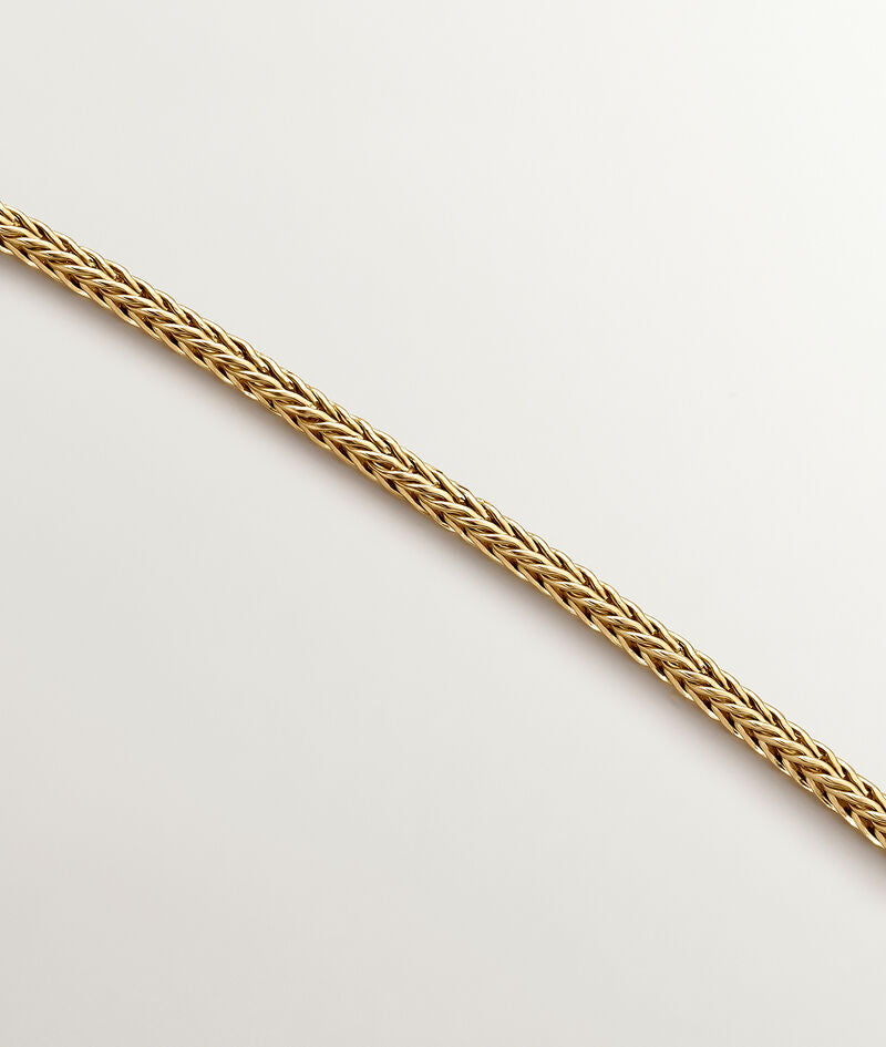 Colgante ovalado de plata 925 bañada en oro amarillo de 18K con relieve