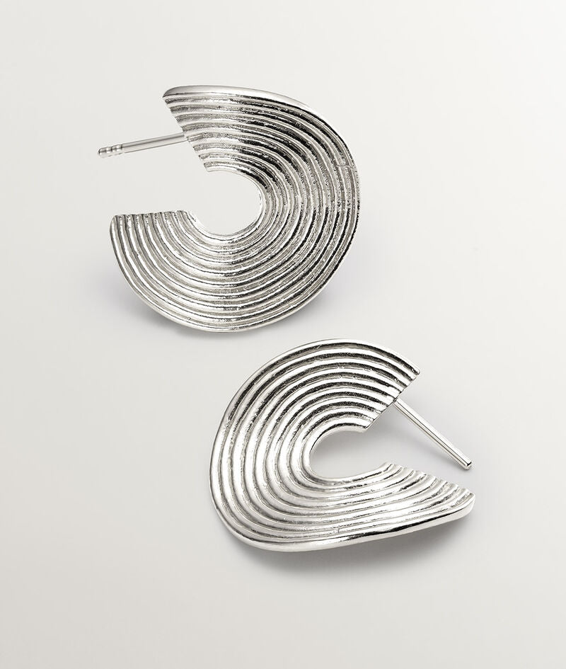 Pendientes de aro medianos de plata 925 con relieve y forma irregular