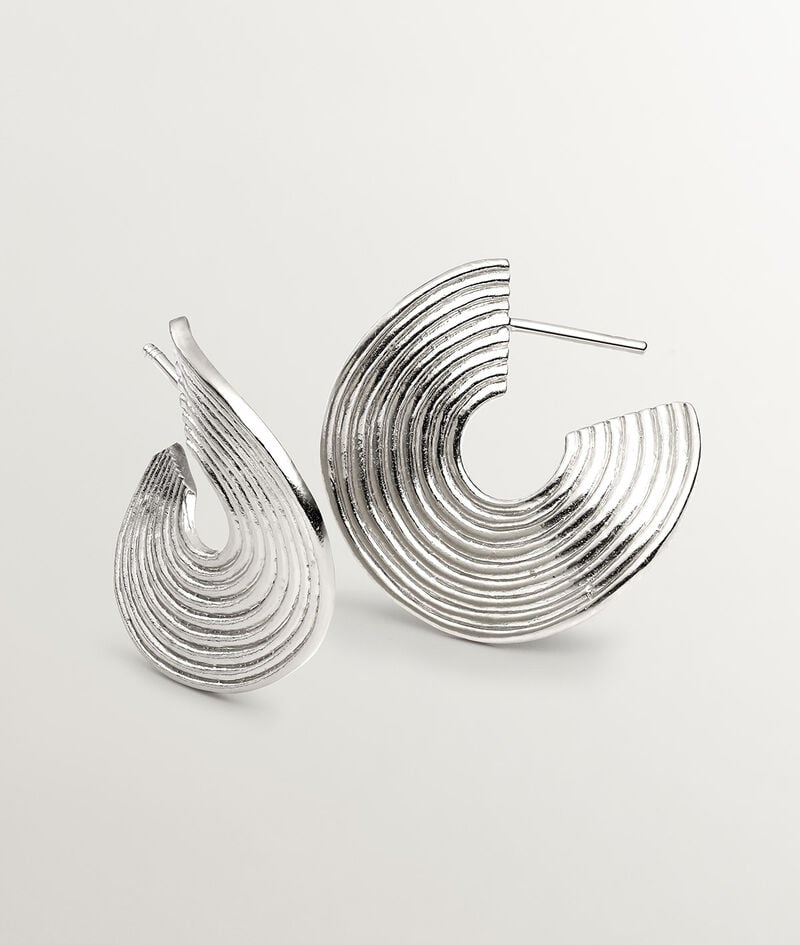 Pendientes de aro medianos de plata 925 con relieve y forma irregular
