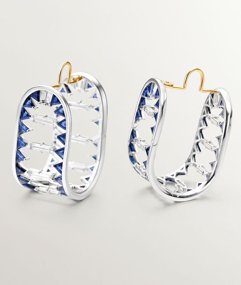 Pendientes grandes de oro blanco de 9K con cuarzos blancos y zafiros azules
